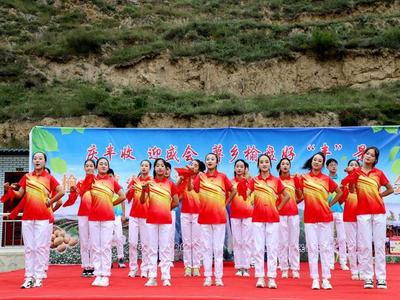 金秋硕果迎盛会，薯乡榆盘庆丰收——记榆盘镇农民文化活动暨农产品推介会演艺盛况